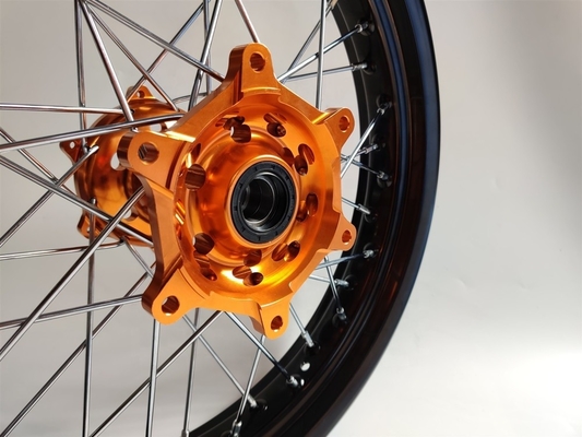 2.50-17 en 3.00x17 inch Motorcycle Alloy Spoked Wheels voor SX250 Custom Design