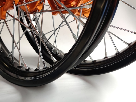 2.50-17 en 3.00x17 inch Motorcycle Alloy Spoked Wheels voor SX250 Custom Design