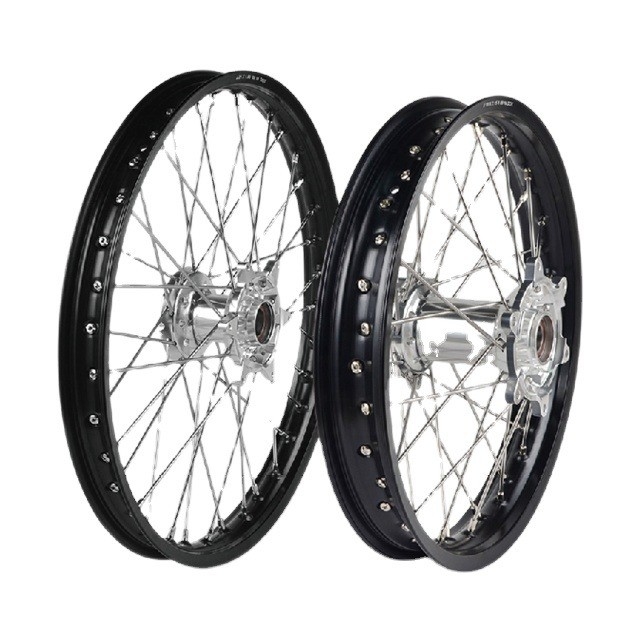 Rood middelpunt en velg kleuren voor WM 2.15-18 Complete motorfiets Dirt Bike wielen